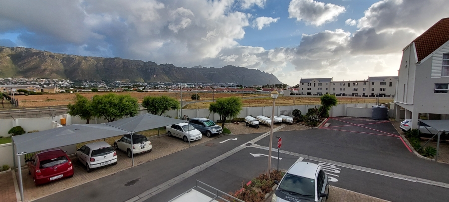 2 Bedroom Property for Sale in Gordons Bay Central Western Cape